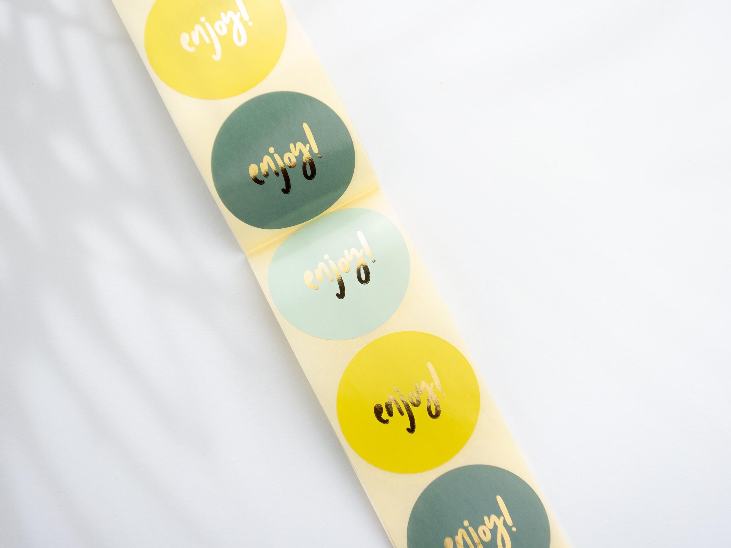 Aufkleber „Enjoy!“