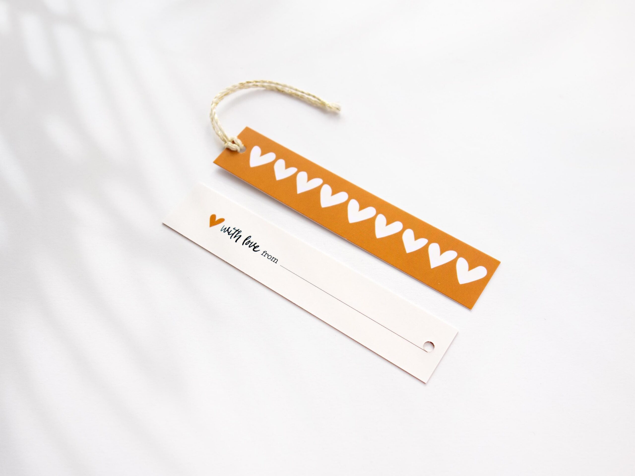 Geschenkanhänger Herzen (orange-weiß) – 5er Set inkl. Schnur