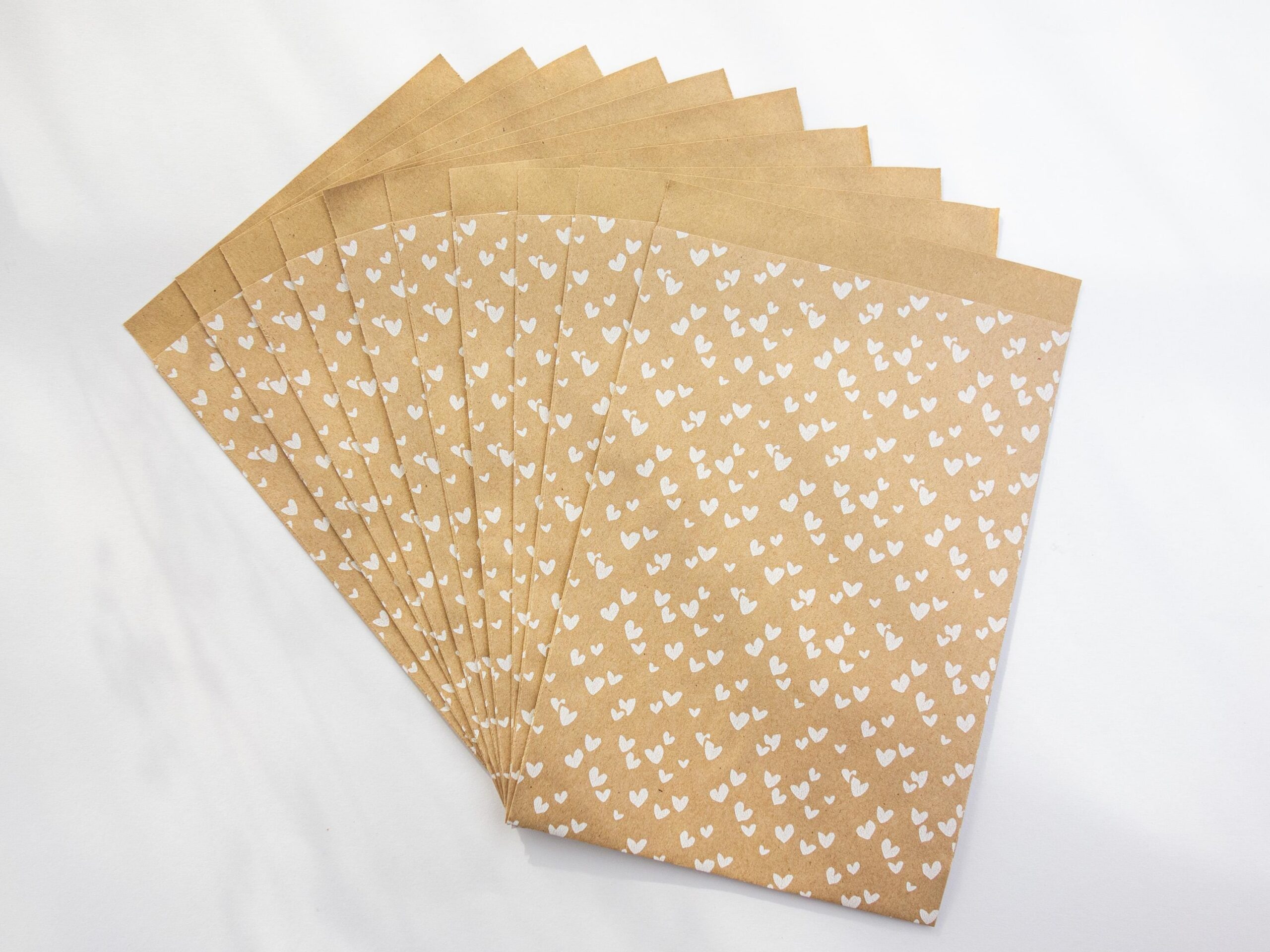 Papiertüten Kraft Herzen 17x25 cm – Bild 2